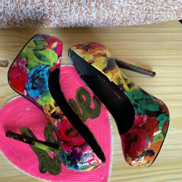 STEVE MADDEN NALA FLORAL PLATFORM PUMP Sz 8 - Picture 5 of 11